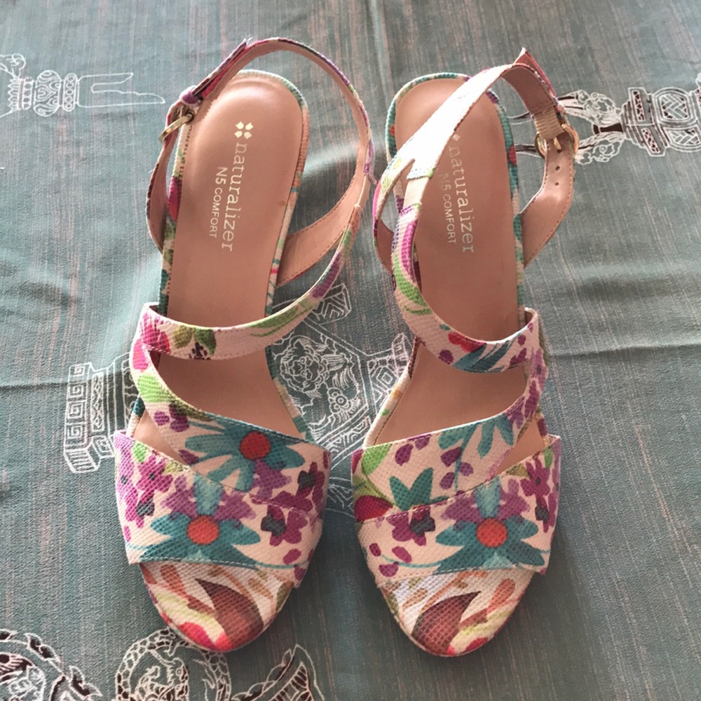 Naturalizer Impulse Size 7 Wide Floral Fabric
